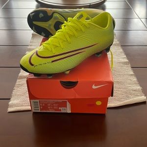 Nike Vapor 13 Academy Cleats size 6.5
